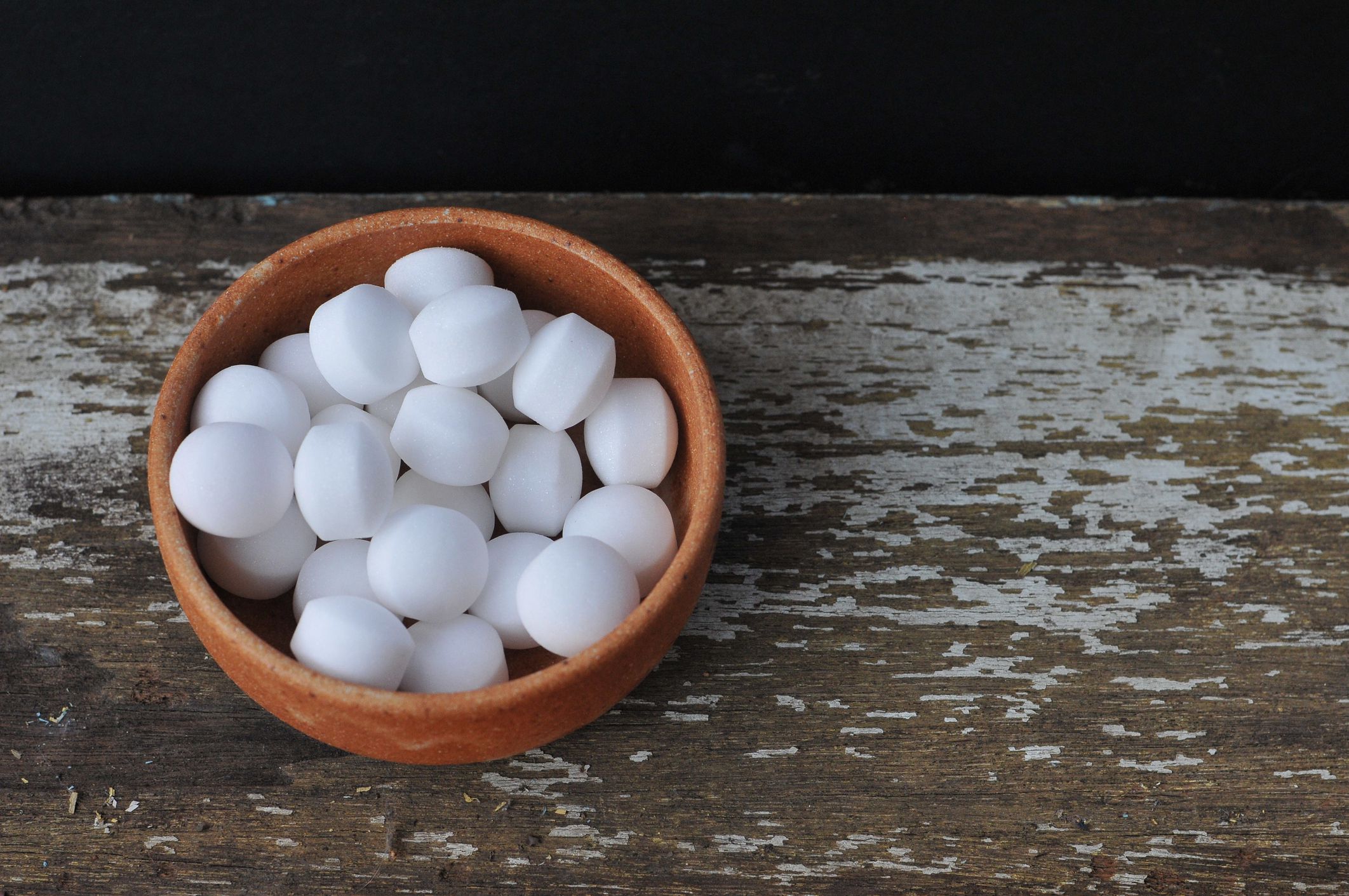 how to get rid of moths mothballs
