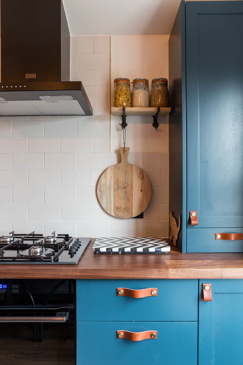 how to clean kitchen cabinets blue
